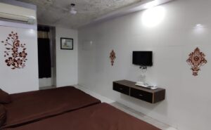 Room No 107 Motifs
